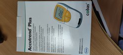 ACCUTREND PLUS  Экспресс-анализатор уровня глюкозы холестерина триглицеридов лактата