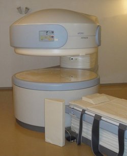 Мрт томограф Hitachi Aperto 0,4 тесла 