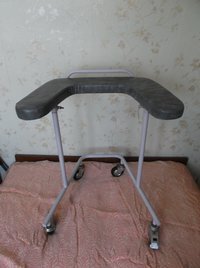 Ходунки на  четырех колесах с опорой на предплечья