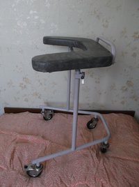 Ходунки на  четырех колесах с опорой на предплечья