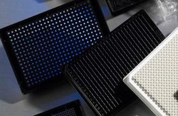 Белый микропланшет на 384 лунки с крышкой, артикул 3707