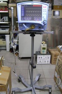 Аппарат ИВЛ Viasys Vela 16531-06, рабочий, с компрессором, требует замены датчика O₂