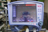 Аппарат ИВЛ Viasys Vela 16531-06, рабочий, с компрессором, требует замены датчика O₂