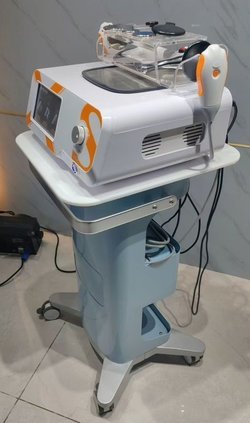 Медицинская тележка на колесиках