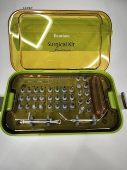 Хирургический набор Dentium с динамометрическим ключом.
