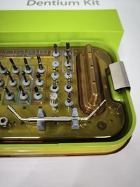 Хирургический набор Dentium с динамометрическим ключом.