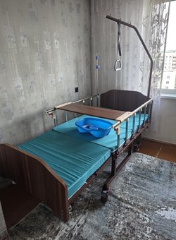 Медицинская кровать механическая