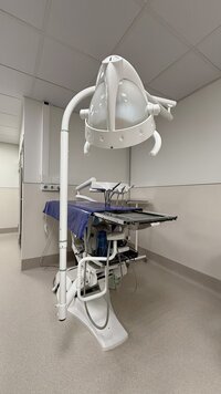 Стоматологическая стойка Chiromega 654 s.r.o., совмещенная со стоматологическим столом