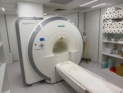 МРТ-аппарат Siemens Magnetom ESSENZA 1,5T 2015 года выпуска с технологией Tim и Dot