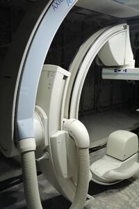 Ангиографическая система Axiom Artis Siemens: комплектующие в отличном состоянии.
