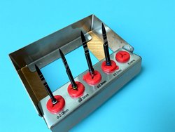 Набор стоматологических боров (фрез) разного диаметра для препарирования твёрдых тканей зуба 