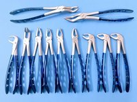 Набор щипцов для удаления зубов